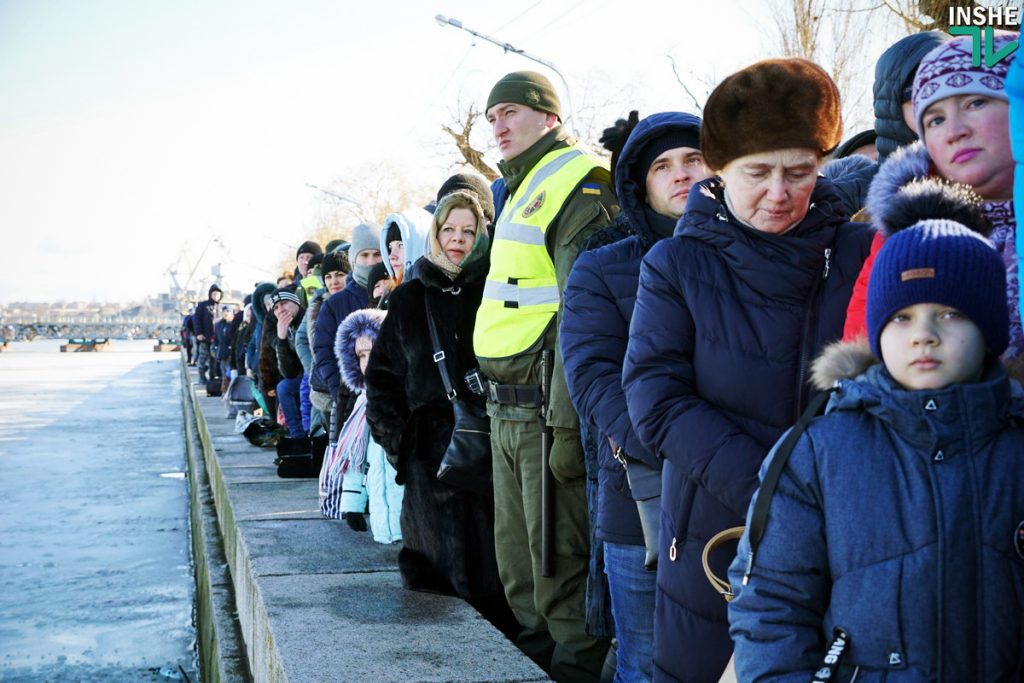 Николаевцы отмечают Крещение Господне традиционным окунанием в прорубь 30