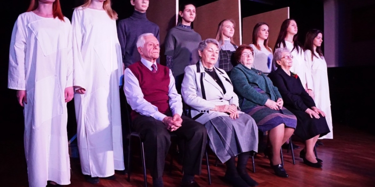 Николаевцы почтили память миллионов жертв Холокоста и посмотрели трогательный спектакль «Стена»