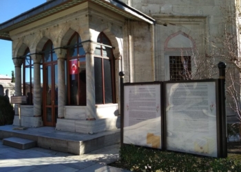 Возле усыпальницы Роксоланы в Стамбуле заменили текст о ее якобы русском происхождении