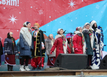 На Соборной площади провели последний в этом сезоне новогодний фестиваль