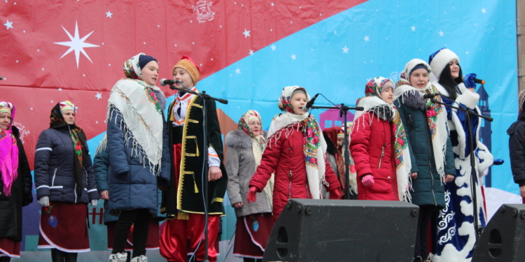 На Соборной площади провели последний в этом сезоне новогодний фестиваль