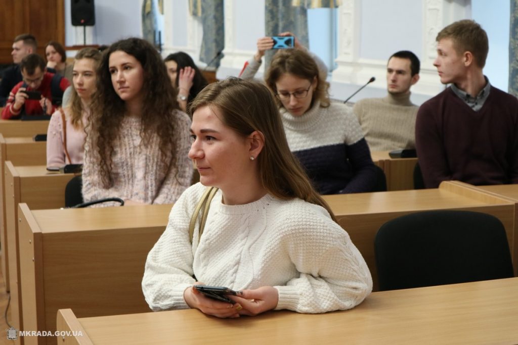 Для николаевской молодежи провели экскурсию по городскому совету и пригласили подавать заявки на стажировку 12