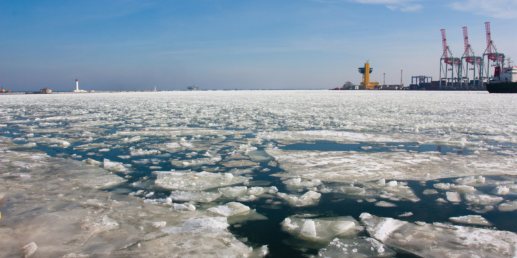 В николаевском порту «Ольвия» объявлена ледовая кампания