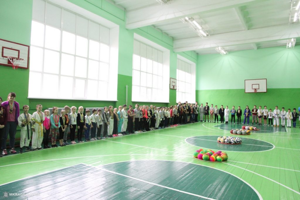 В николаевской школе №19 открыли отремонтированный спортзал 1