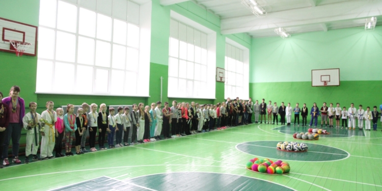 В николаевской школе №19 открыли отремонтированный спортзал