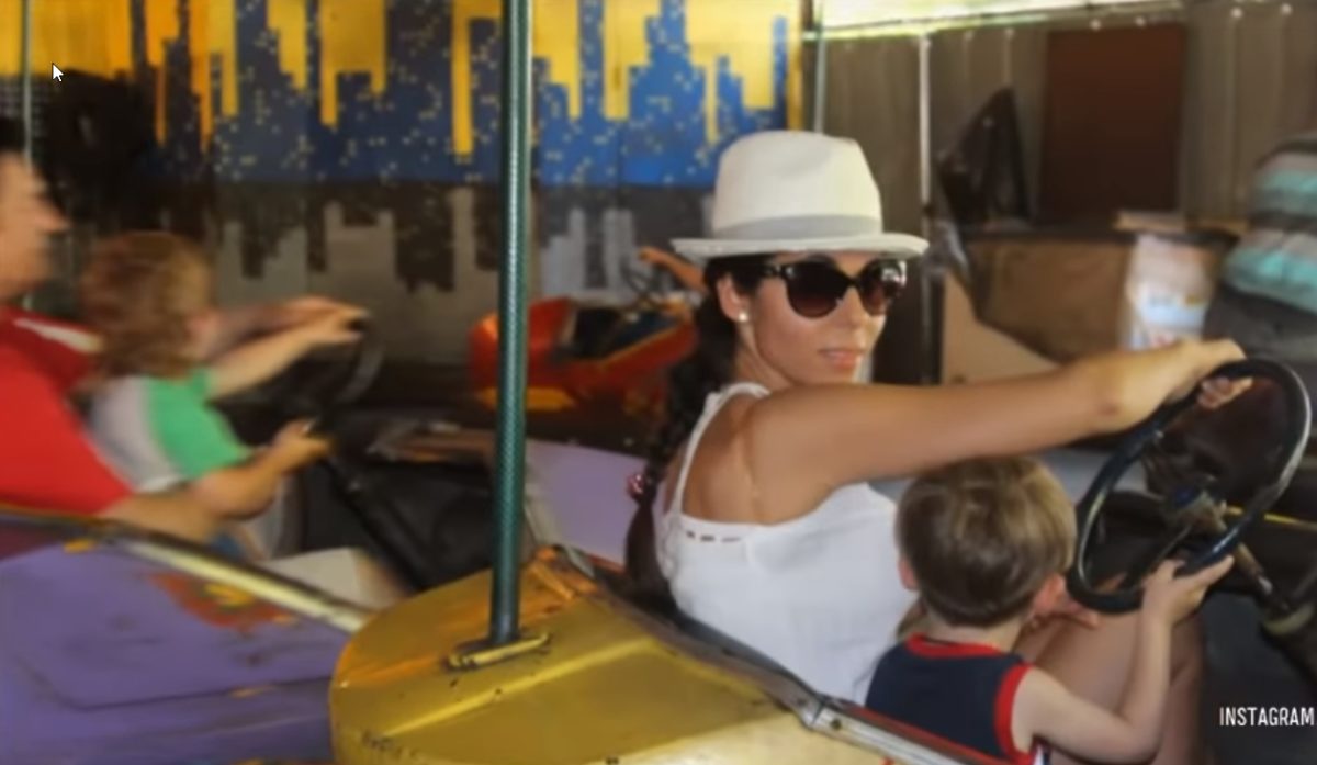 В Запорожье блогерша, дающая советы по воспитанию детей, жестоко избила 6-летнего сына на глазах у десятков свидетелей