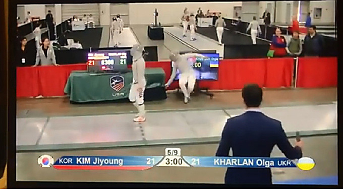 Харлан упала на монитор во время поединка на Кубке мира