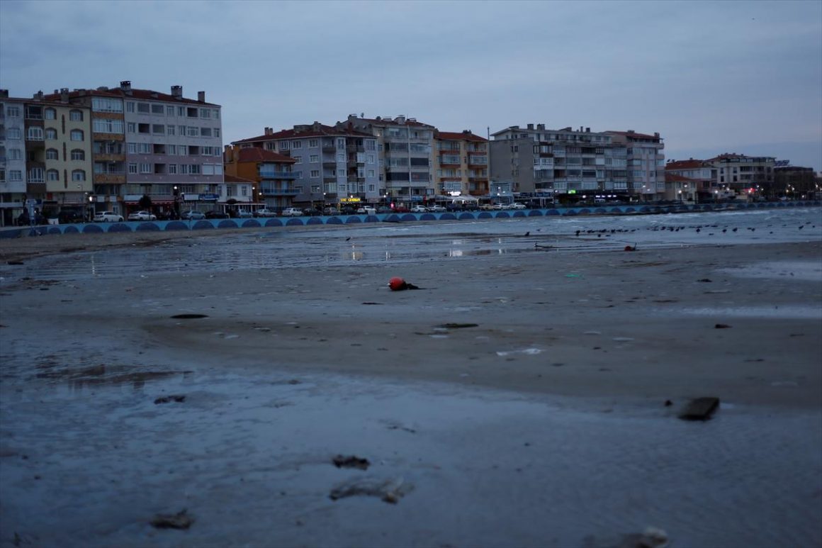 Море в Турции отступило на 20 метров от берега 5