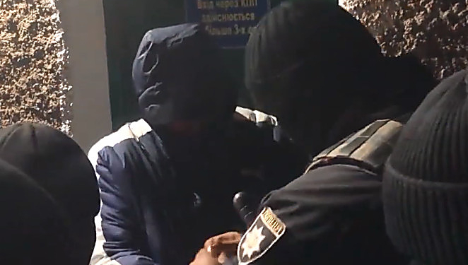 За обвиняемого в убийстве экс-начальника Николаевской таможни внесли залог, но полиция тут же задержала его снова