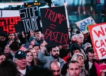 Рекордное число американцев хотят покинуть США