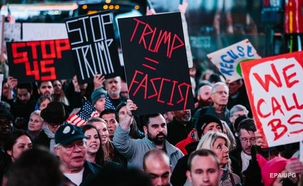 Рекордное число американцев хотят покинуть США