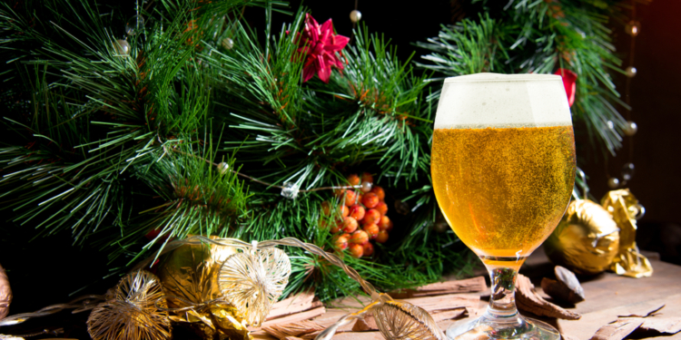 Что делать с новогодними деревьями? Мастера Амстердама варят из елок пиво