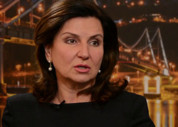 Миллионы в пакете. Богословская принесла в ЦИК “президентский” взнос наличными