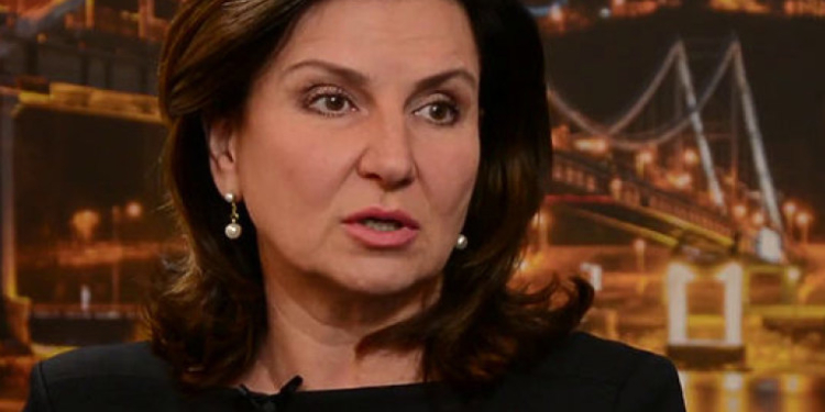 Миллионы в пакете. Богословская принесла в ЦИК “президентский” взнос наличными