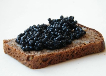 Ульяна Супрун советует украинцам заменить в своем рационе черную икру на красную