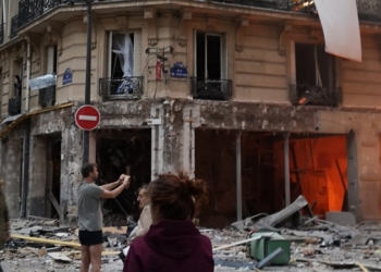 В центре Парижа произошел мощный взрыв, подозревают утечку газа