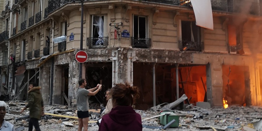 В центре Парижа произошел мощный взрыв, подозревают утечку газа 1