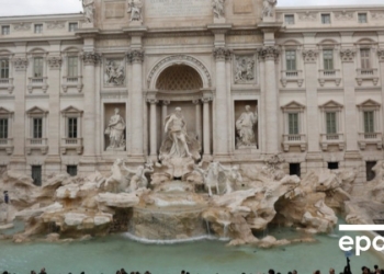 Мэр Рима и католическая церковь спорят из-за монет из фонтана Треви