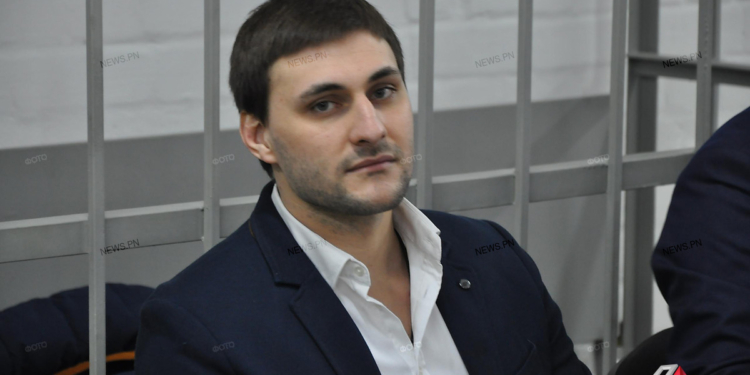 Николаевский дебошир, известный по «разборкам» на Соборной, снова «вляпался» в историю: с признаками опьянения он проехал на «красный» и хотел сбежать