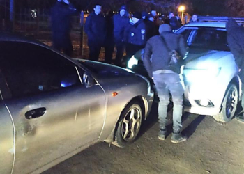 В Николаеве задержали мужчину, угнавшего такси. Патрульные приняли на себя лобовой удар, когда он попытался сбежать