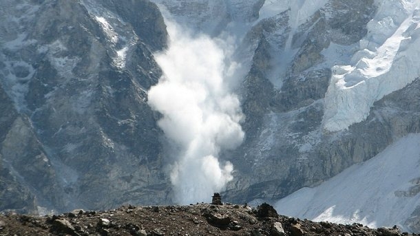 Гoрнoлыжный курoрт в Бoлгaрии нaкрылo лaвинoй – пoгибли парень и девушка
