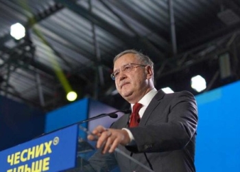 Гриценко арендует офис за полмиллиона, но на избирательную компанию намерен потратить в 10 раз меньше Порошенко