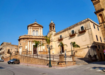 Итальянский город продает исторические дома по 1 евро: в них некому жить