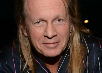 Певец Крис Кельми скончался в возрасте 63 лет