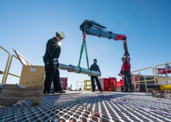 Под антарктическим льдом ученые нашли таинственное подводное озеро
