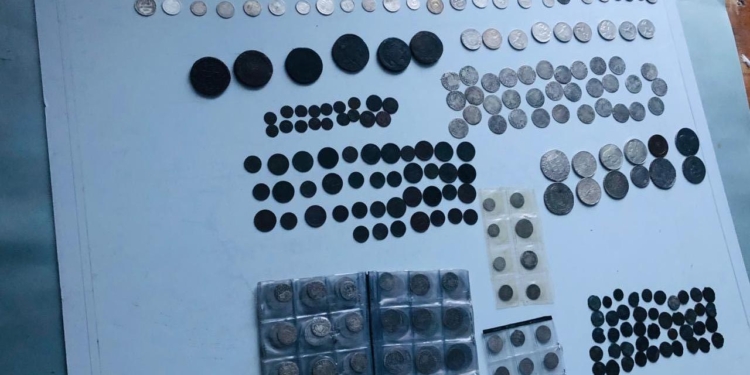 Из Украины пытались вывезти почти 400 старинных монет