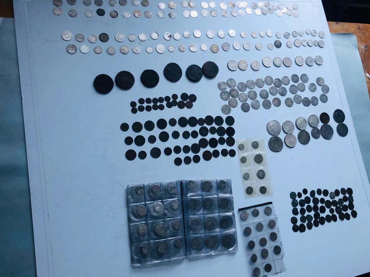 Из Украины пытались вывезти почти 400 старинных монет