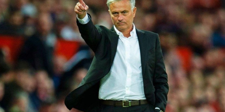 Моуриньо рассказал, как прятался от сотрудников УЕФА в ящике для грязного белья в раздевалке Челси