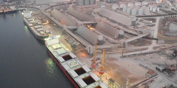 Терминал НИКА-ТЕРА впервые одновременно обработал два судна типа Panamax