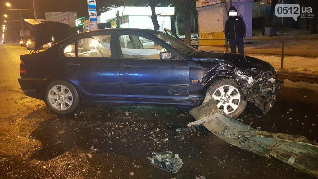 В Николаеве пьяный водитель Mitsubishi врезался на «встречке» в BMW – пострадал ребенок 5