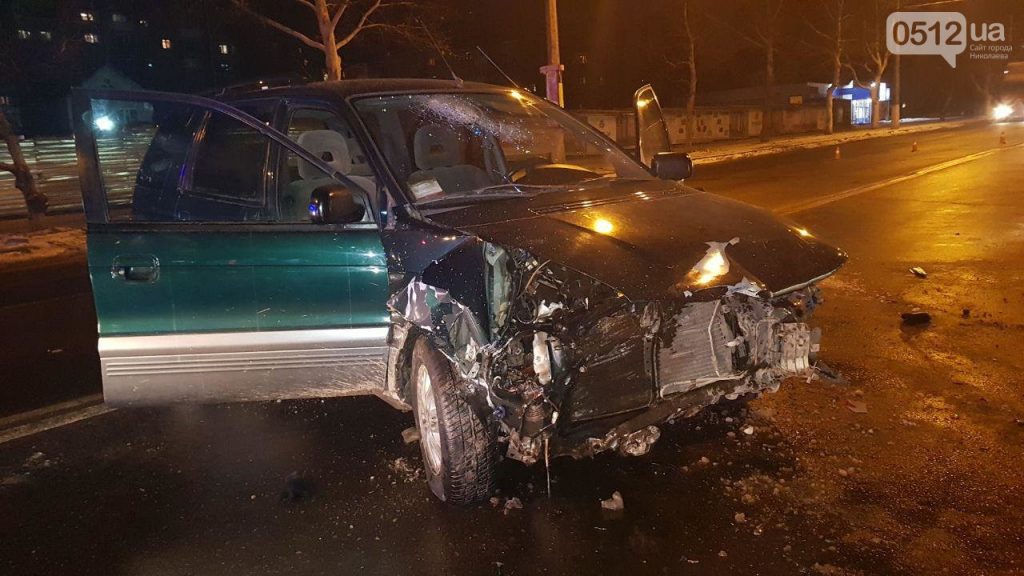 В Николаеве пьяный водитель Mitsubishi врезался на «встречке» в BMW – пострадал ребенок 7
