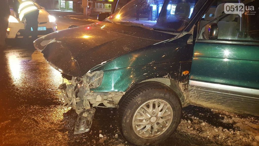 В Николаеве пьяный водитель Mitsubishi врезался на «встречке» в BMW – пострадал ребенок 9