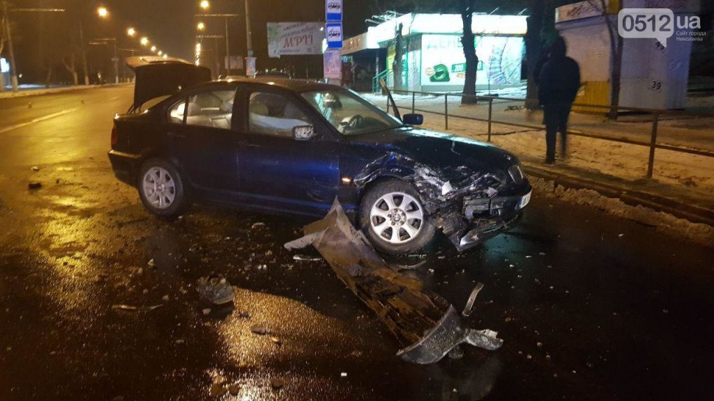 В Николаеве пьяный водитель Mitsubishi врезался на «встречке» в BMW – пострадал ребенок 11