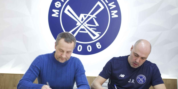 Экс-капитан “Барселоны” и сборной Испании теперь тренирует футзальную команду из Херсона