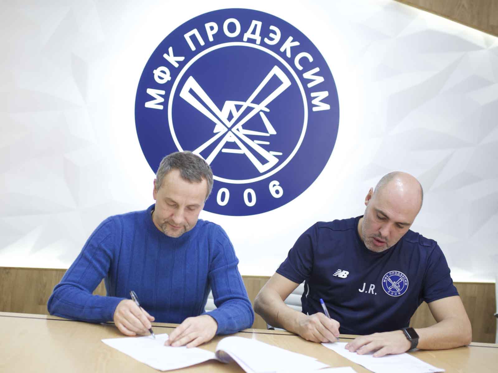 Экс-капитан “Барселоны” и сборной Испании теперь тренирует футзальную команду из Херсона