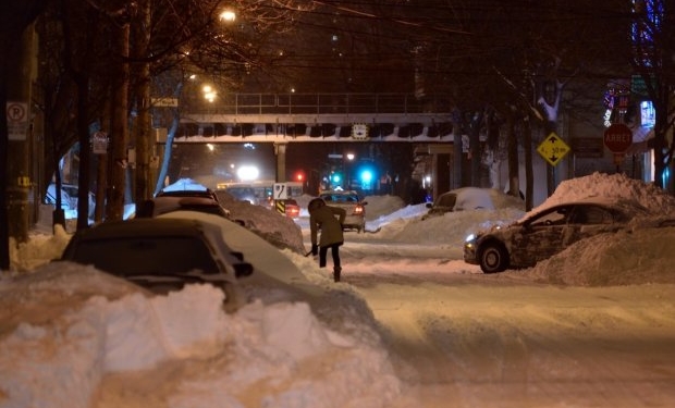 Канадец слепил такой убедительный автомобиль из снега, что получил штраф от полиции