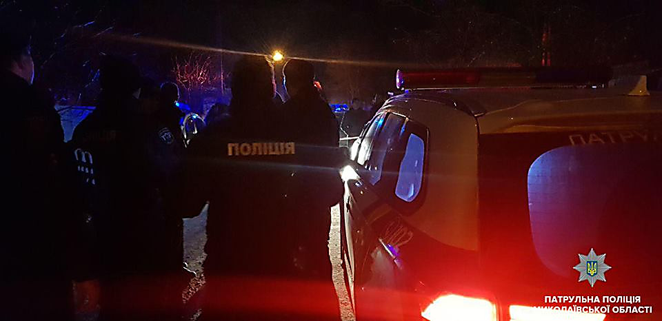 В Николаеве угонщика автомобилей от самосуда таксистов спасли патрульные 3