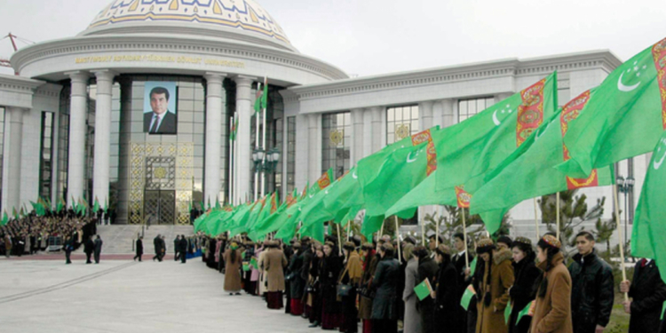 Туркменским студентам под расписку запретили веселиться
