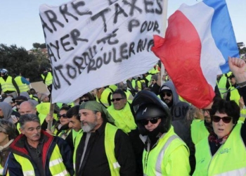 В Париже участники протестов “желтых жилетов” ворвались в министерство