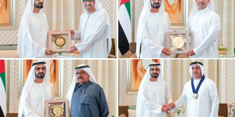 В ОАЭ вручили государственную награду за гендерное равенство на работе. Ее получили только мужчины