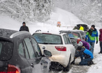 Из-за снегопадов в Альпах погибли семь туристов