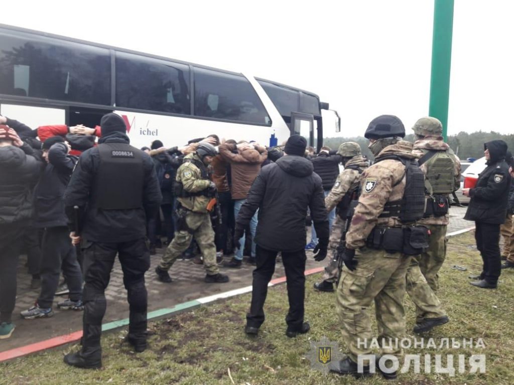 Из Киева в Одессу направлялись автобусы с вооруженными людьми 9