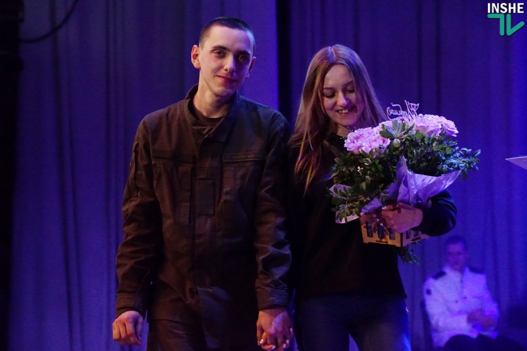 Николаевский нацгвардеец сделал предложение руки и сердца во время романтического концерта двух оркестров 57