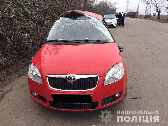 Открытый люк стал причиной аварии в Николаеве. Пострадали водитель и двое несовершеннолетних 1