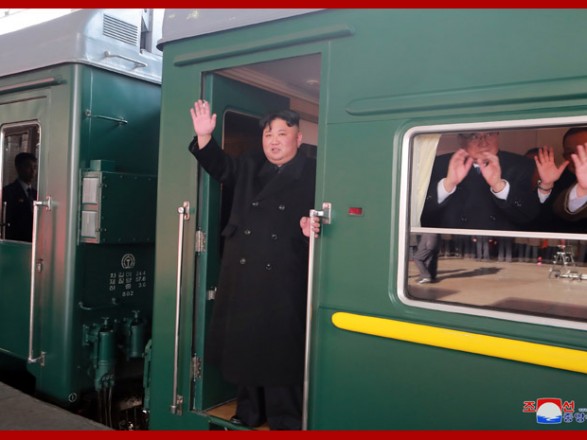 КНДР официально подтвердила, что Ким Чен Ын в бронепоезде отправился на встречу с Трампом 1