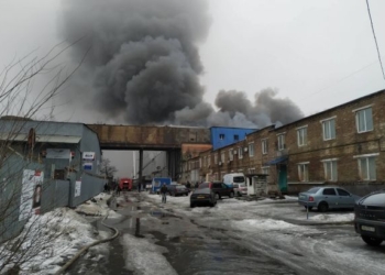 Пожар на складах в Киеве: огонь охватил 10 тыс. кв. м.